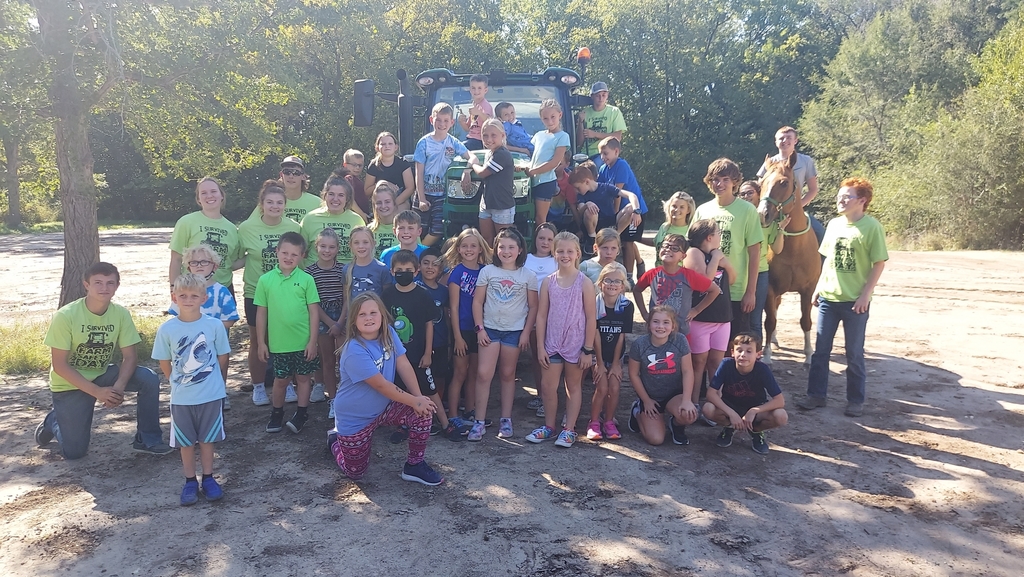Third grade and FFA students